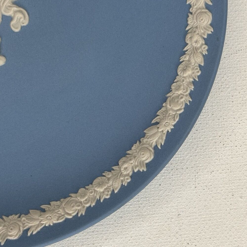 Vintage Wedgwood Blue Jasperware 6.5" Plate - Cupid / Cherub with Bow & Arrow - Picture 10 of 16